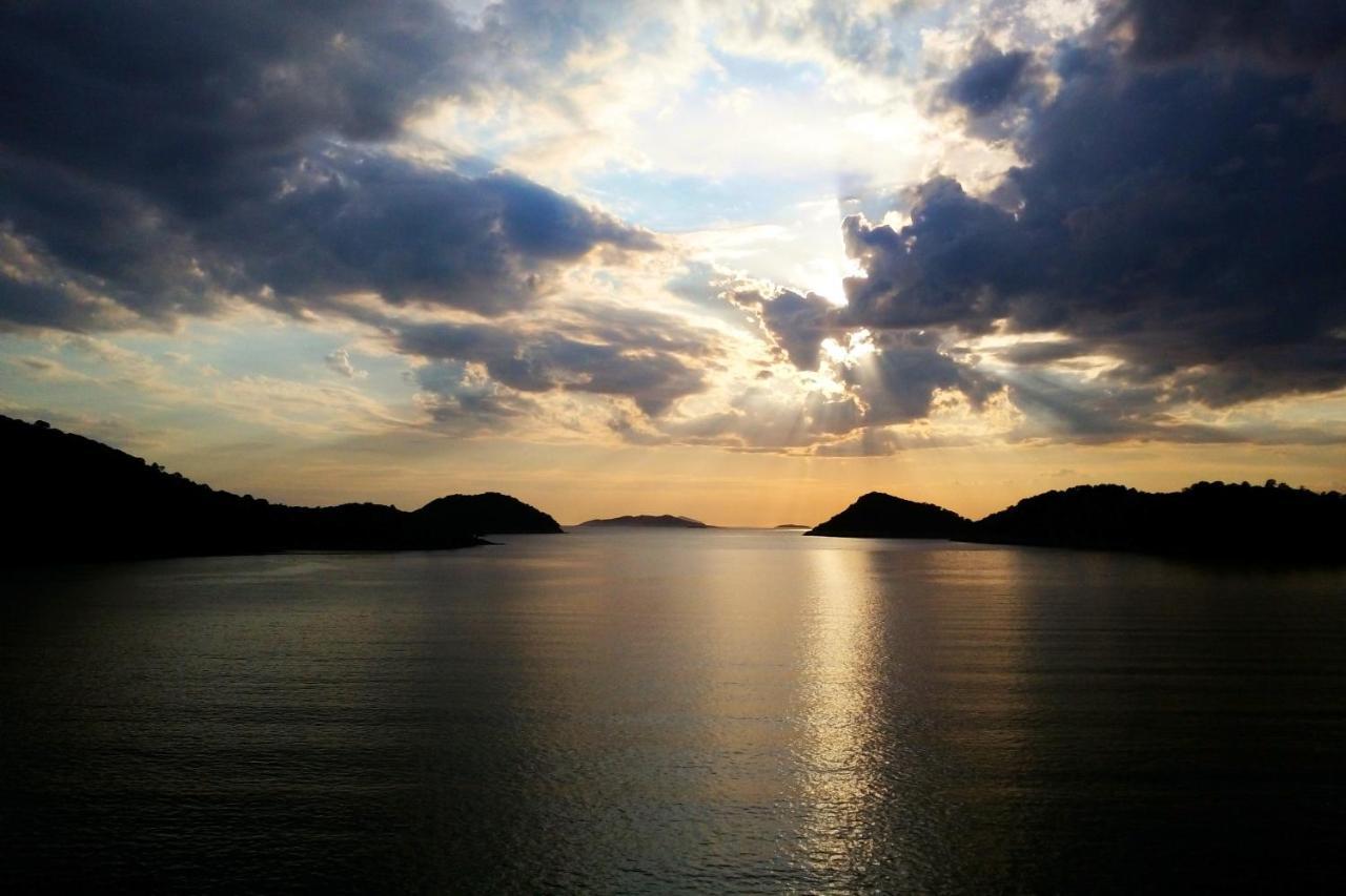 Apartments By The Sea Ubli, Lastovo - 8354 Uble Exteriér fotografie